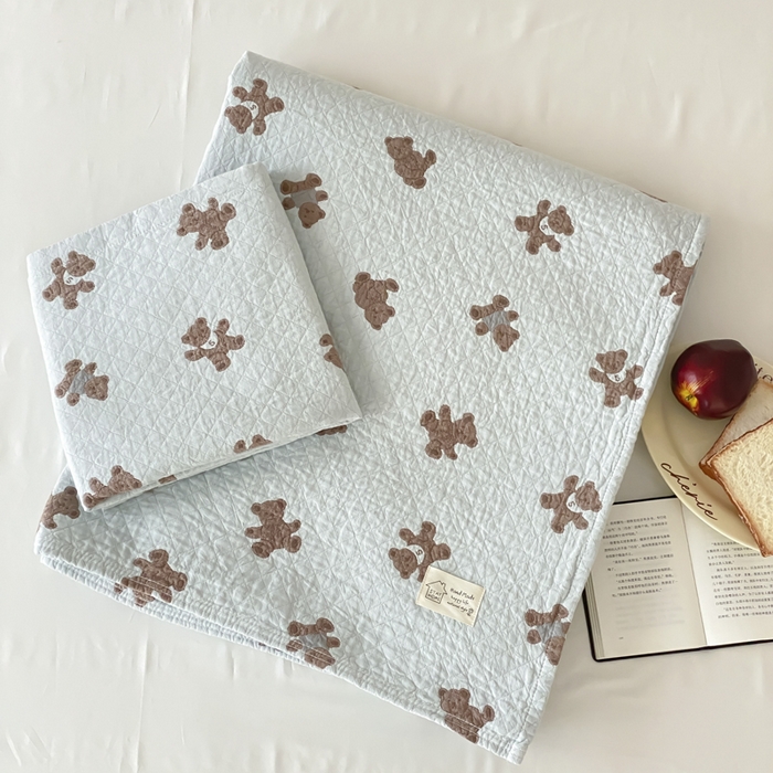 91家纺网 家纺一手货源 找家纺 麻依 2026新款安心棉床盖三件全棉四层纱布床单 松饼小熊-蓝