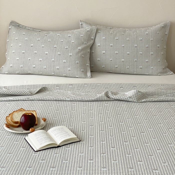 91家纺网 家纺一手货源 找家纺 麻依 2026新款安心棉床盖三件全棉四层纱布床单 小香樱桃-蓝