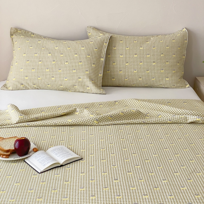 91家纺网 家纺一手货源 找家纺 麻依 2026新款安心棉床盖三件全棉四层纱布床单 小香樱桃-黄