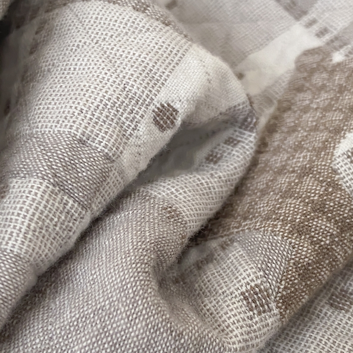 91家纺网 家纺一手货源 找家纺 麻依 2026新款安心棉床盖三件全棉四层纱布床单 点点木马-灰