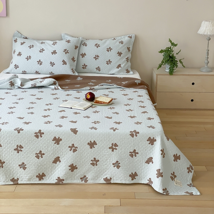 91家纺网 家纺一手货源 找家纺 麻依 2026新款安心棉床盖三件全棉四层纱布床单 松饼小熊-蓝