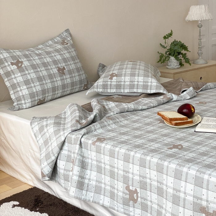 91家纺网 家纺一手货源 找家纺 麻依 2026新款安心棉床盖三件全棉四层纱布床单 点点木马-蓝