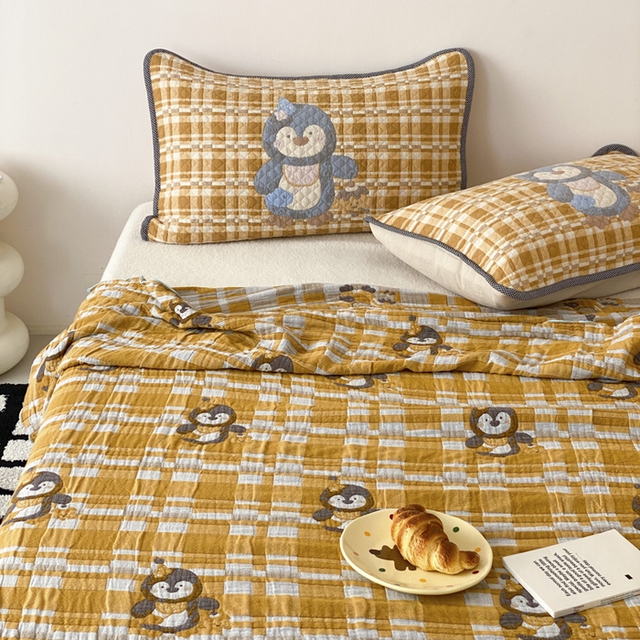 91家纺网 家纺一手货源 找家纺 麻依 2026新款软萌夏被全棉四层纱布 胖胖企鹅