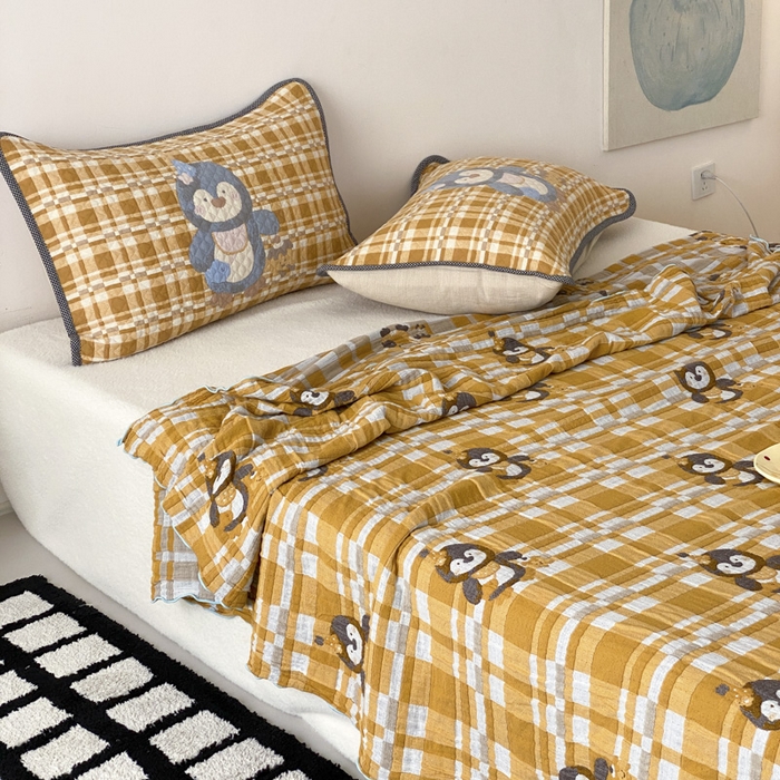 91家纺网 家纺一手货源 找家纺 麻依 2026新款软萌夏被全棉四层纱布 胖胖企鹅