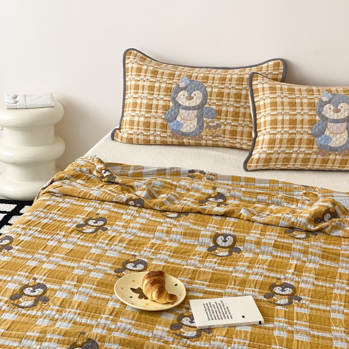 91家纺网 家纺一手货源 找家纺 麻依 2026新款软萌夏被全棉四层纱布 胖胖企鹅