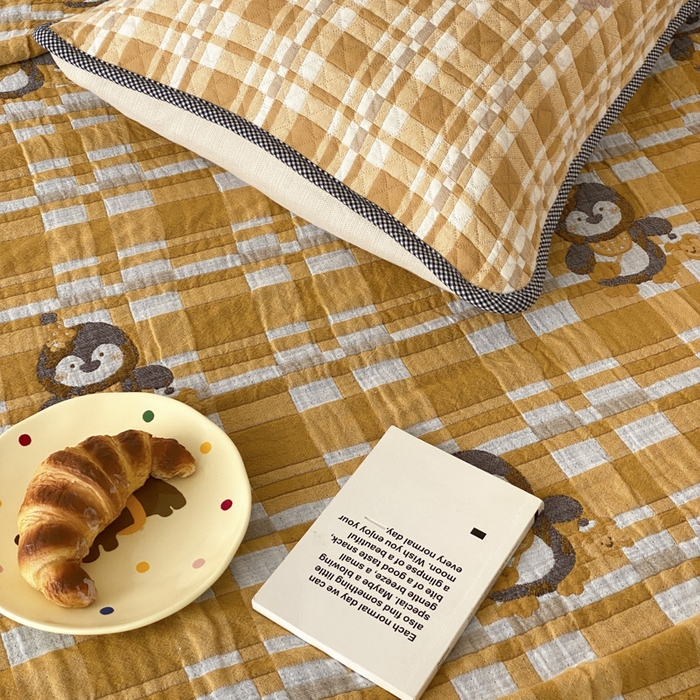 91家纺网 家纺一手货源 找家纺 麻依 2026新款软萌夏被全棉四层纱布 胖胖企鹅