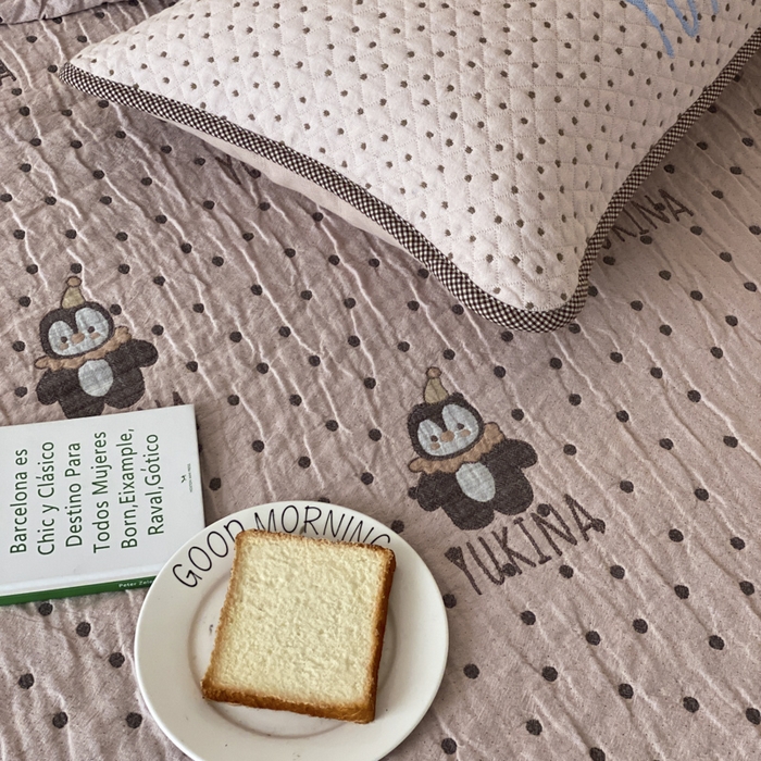 91家纺网 家纺一手货源 找家纺 麻依 2026新款软萌夏被全棉四层纱布 波点企鹅