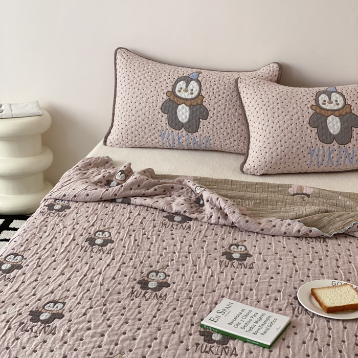 91家纺网 家纺一手货源 找家纺 麻依 2026新款软萌夏被全棉四层纱布 波点企鹅