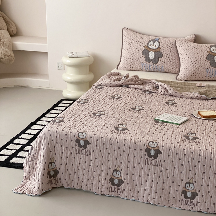 91家纺网 家纺一手货源 找家纺 麻依 2026新款软萌夏被全棉四层纱布 波点企鹅