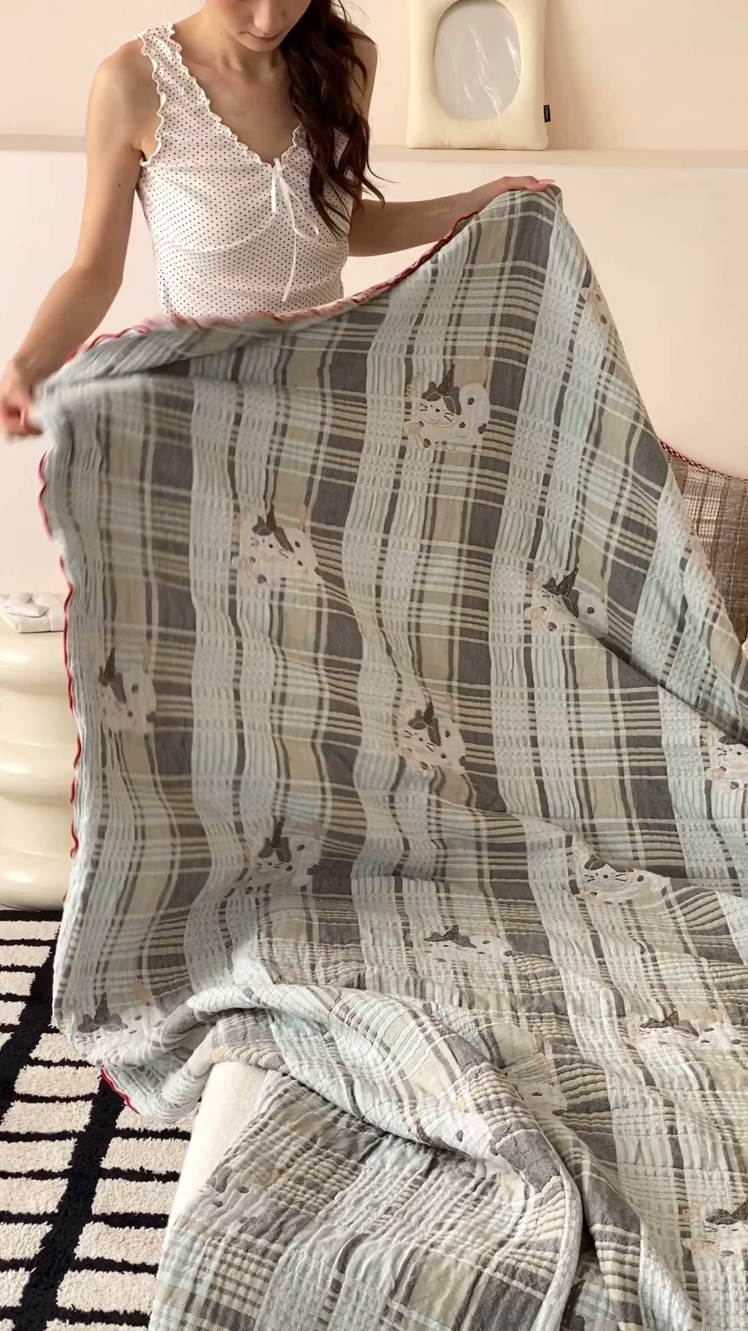 91家纺网 家纺一手货源 找家纺 麻依 2026新款软萌夏被全棉四层纱布 玩耍小咪