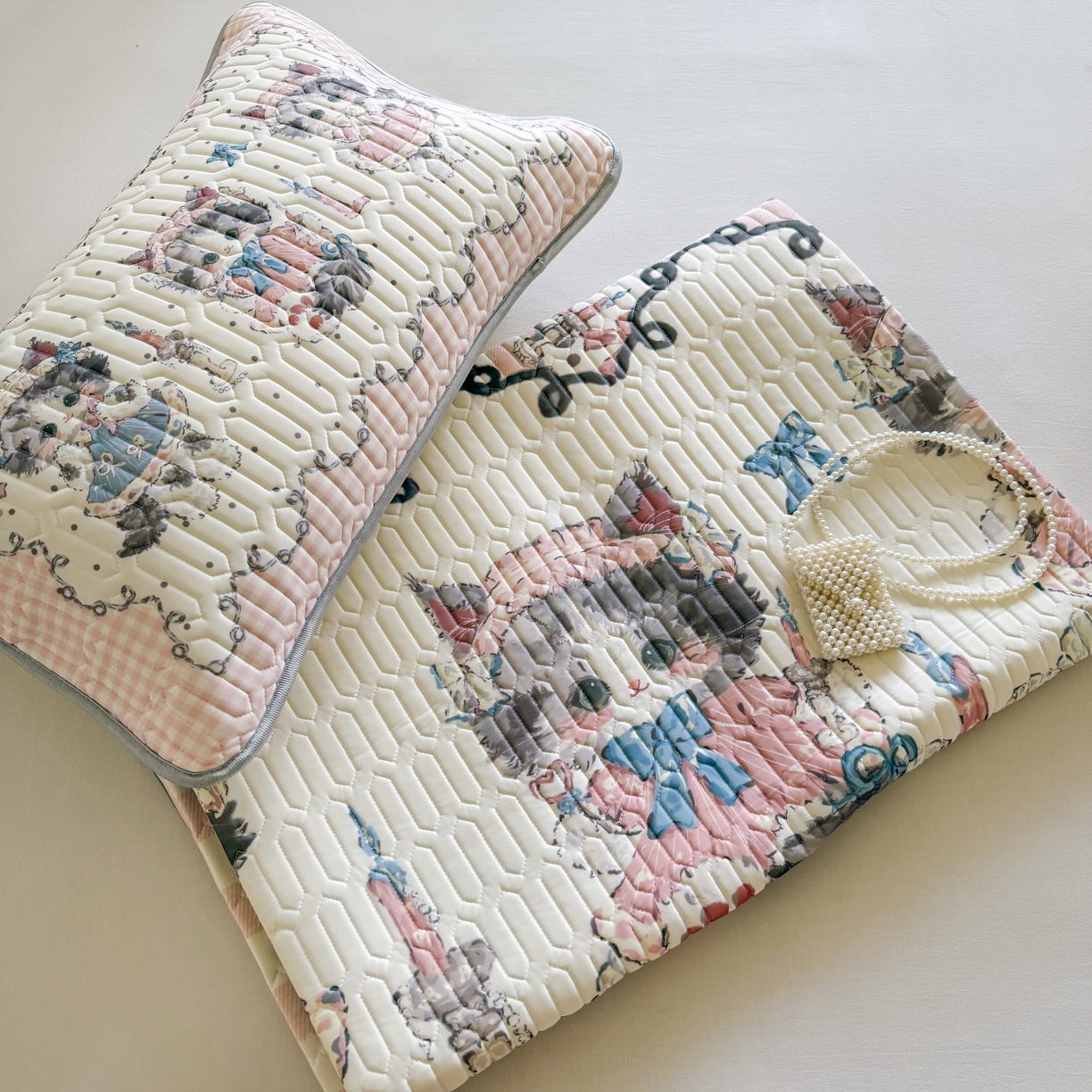 91家纺网 家纺一手货源 找家纺 顾里家纺 2026新款洛丽塔风乳胶席凉席席子三件套 哥特小猫