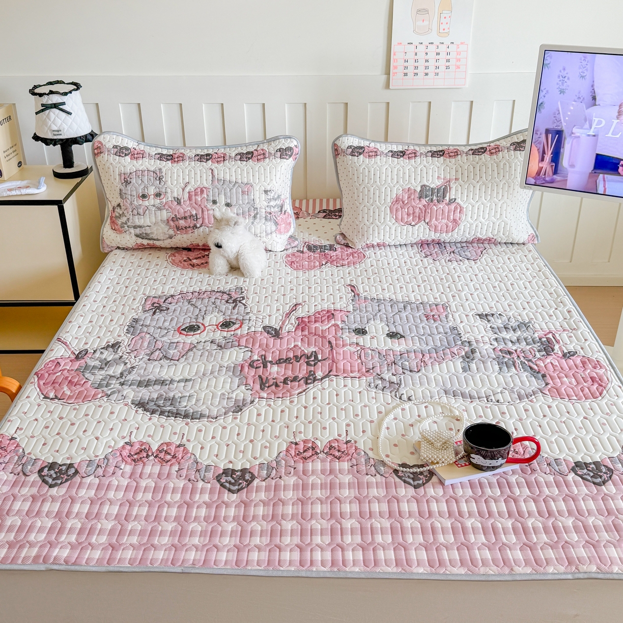 91家纺网 家纺一手货源 找家纺 顾里家纺 2026新款洛丽塔风乳胶席凉席席子三件套 樱桃小猫