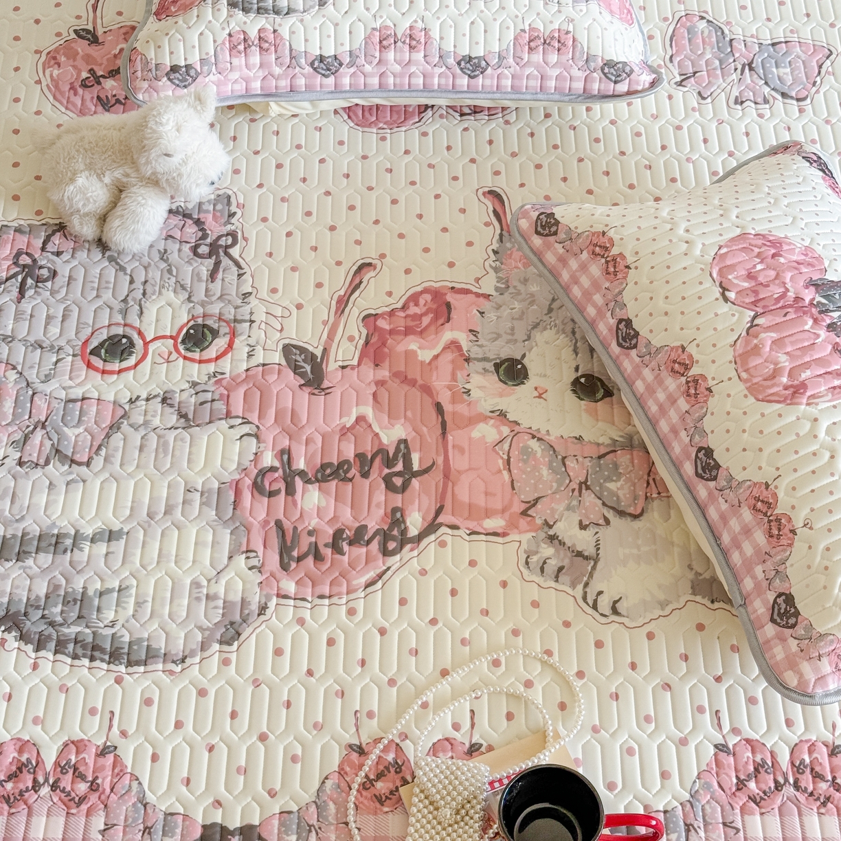 91家纺网 家纺一手货源 找家纺 顾里家纺 2026新款洛丽塔风乳胶席凉席席子三件套 樱桃小猫