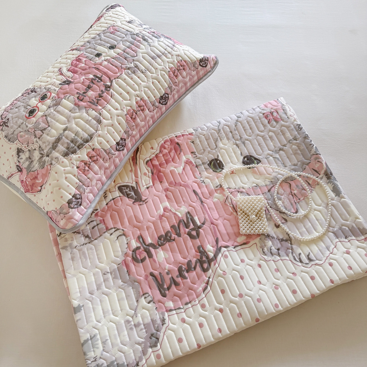 91家纺网 家纺一手货源 找家纺 顾里家纺 2026新款洛丽塔风乳胶席凉席席子三件套 樱桃小猫