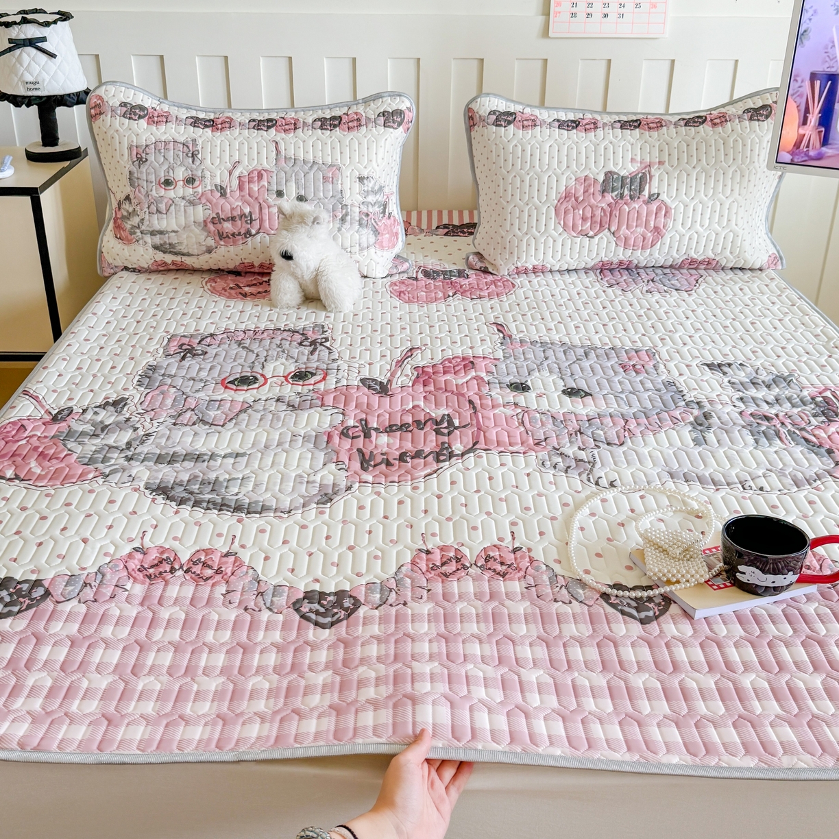 91家纺网 家纺一手货源 找家纺 顾里家纺 2026新款洛丽塔风乳胶席凉席席子三件套 樱桃小猫