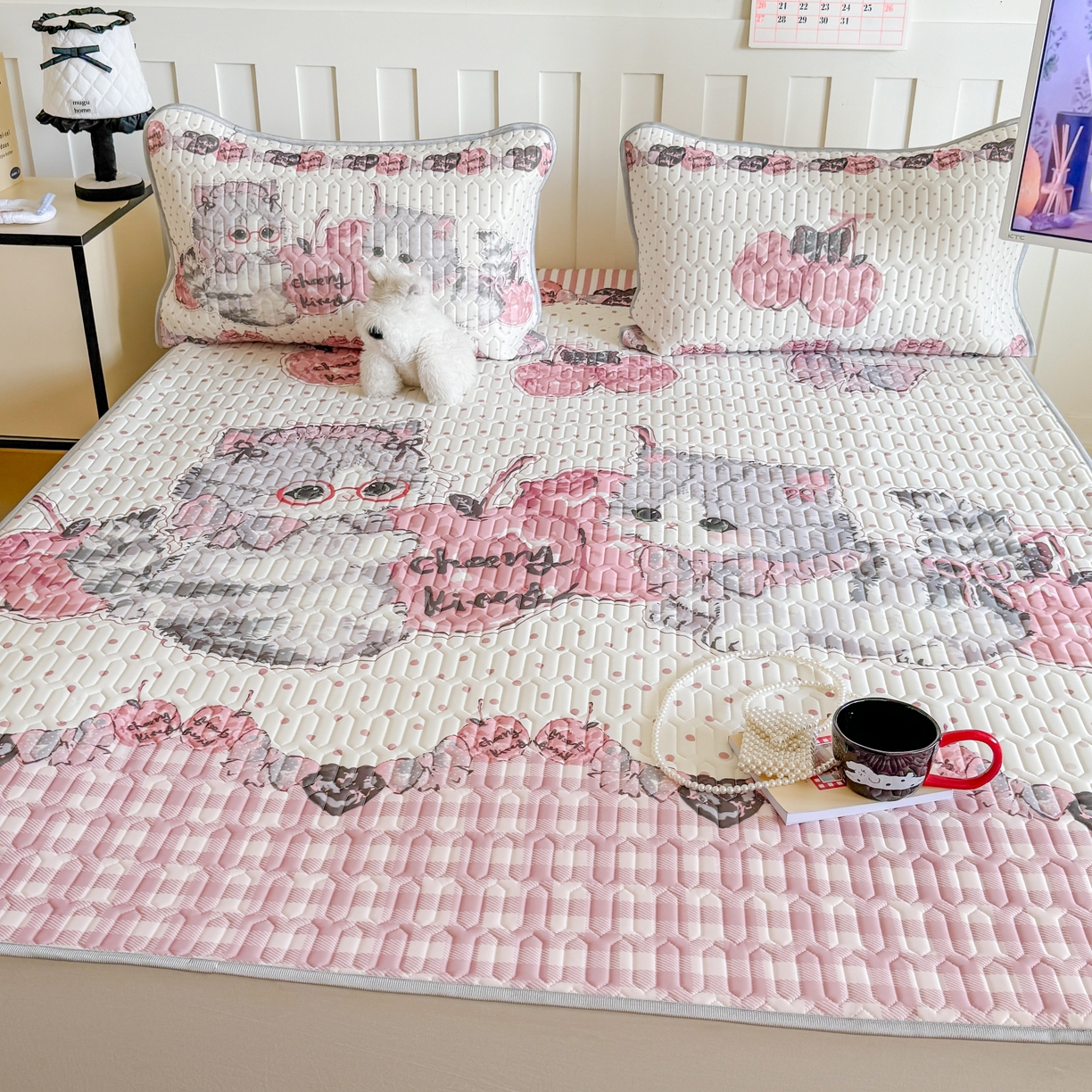 91家纺网 家纺一手货源 找家纺 顾里家纺 2026新款洛丽塔风乳胶席凉席席子三件套 樱桃小猫