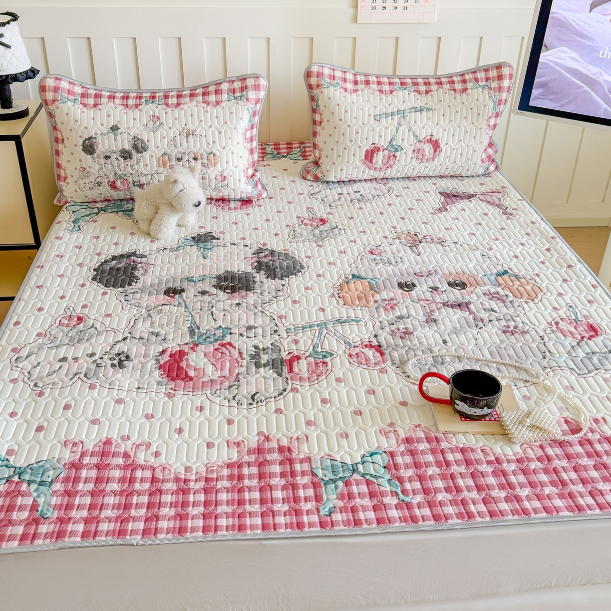 91家纺网 家纺一手货源 找家纺 顾里家纺 2026新款洛丽塔风乳胶席凉席席子三件套 樱桃小狗