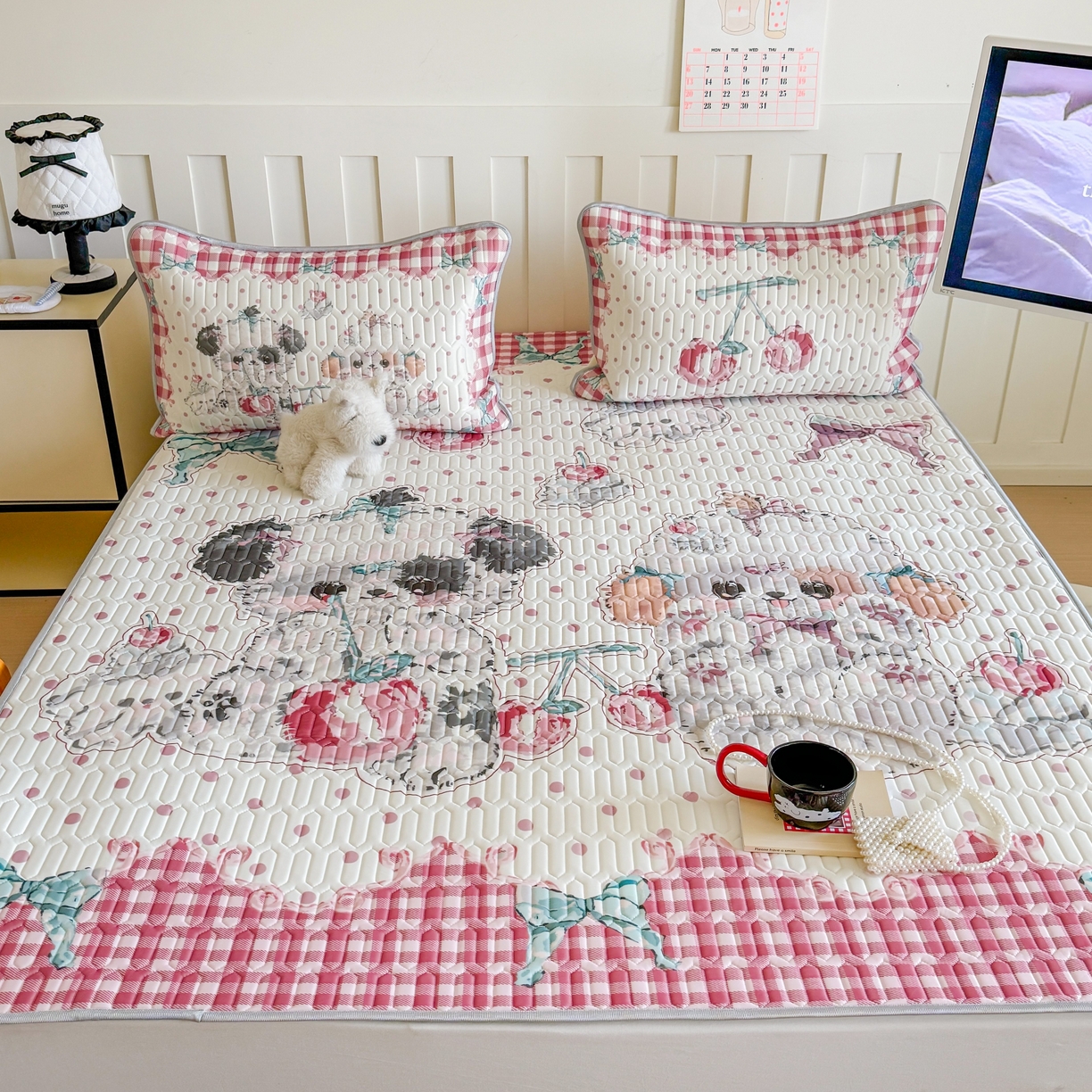 91家纺网 家纺一手货源 找家纺 顾里家纺 2026新款洛丽塔风乳胶席凉席席子三件套 樱桃小狗