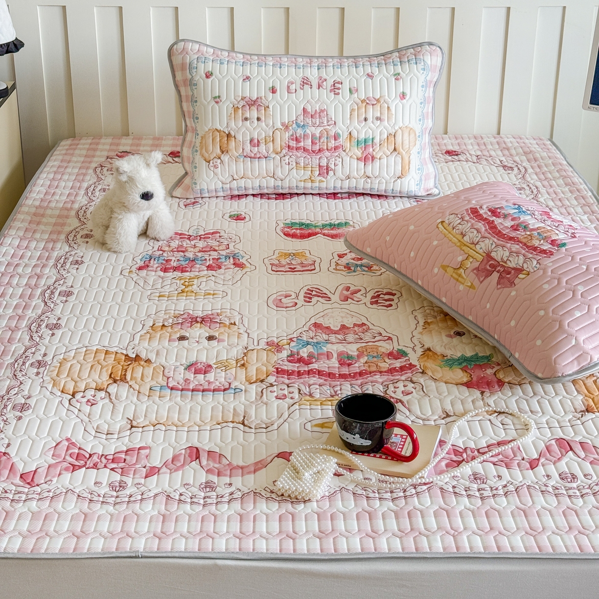 91家纺网 家纺一手货源 找家纺 顾里家纺 2026新款洛丽塔风乳胶席凉席席子三件套 草莓猫咪