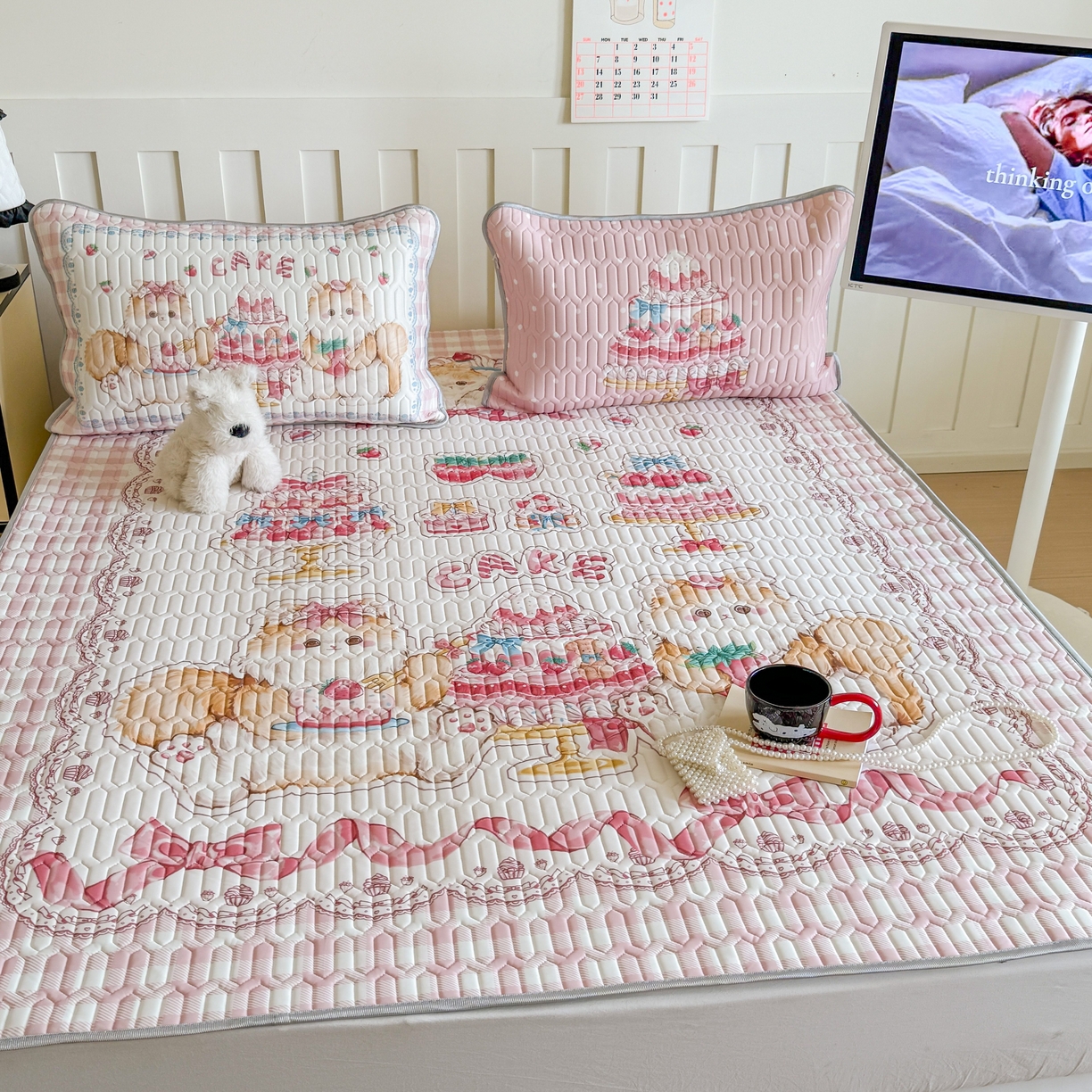 91家纺网 家纺一手货源 找家纺 顾里家纺 2026新款洛丽塔风乳胶席凉席席子三件套 草莓猫咪