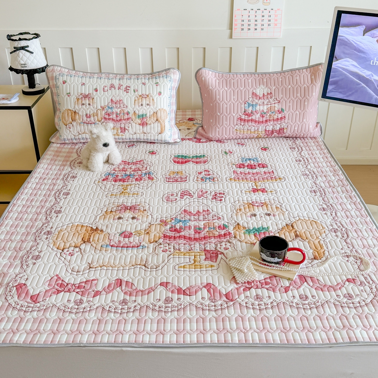 91家纺网 家纺一手货源 找家纺 顾里家纺 2026新款洛丽塔风乳胶席凉席席子三件套 草莓猫咪