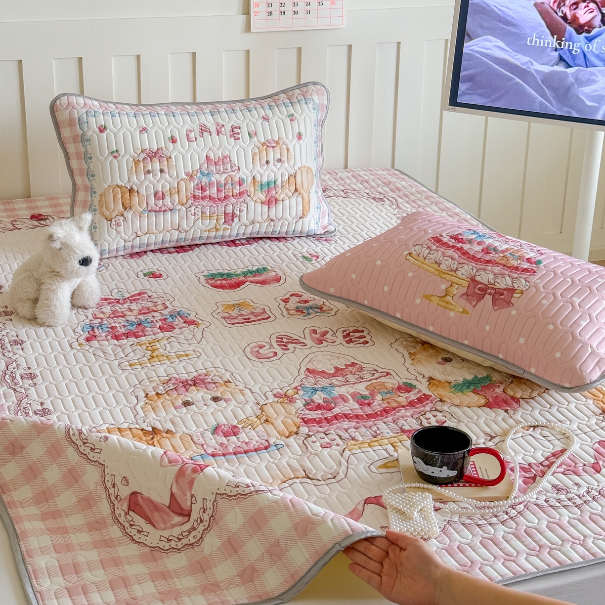 91家纺网 家纺一手货源 找家纺 顾里家纺 2026新款洛丽塔风乳胶席凉席席子三件套 草莓猫咪