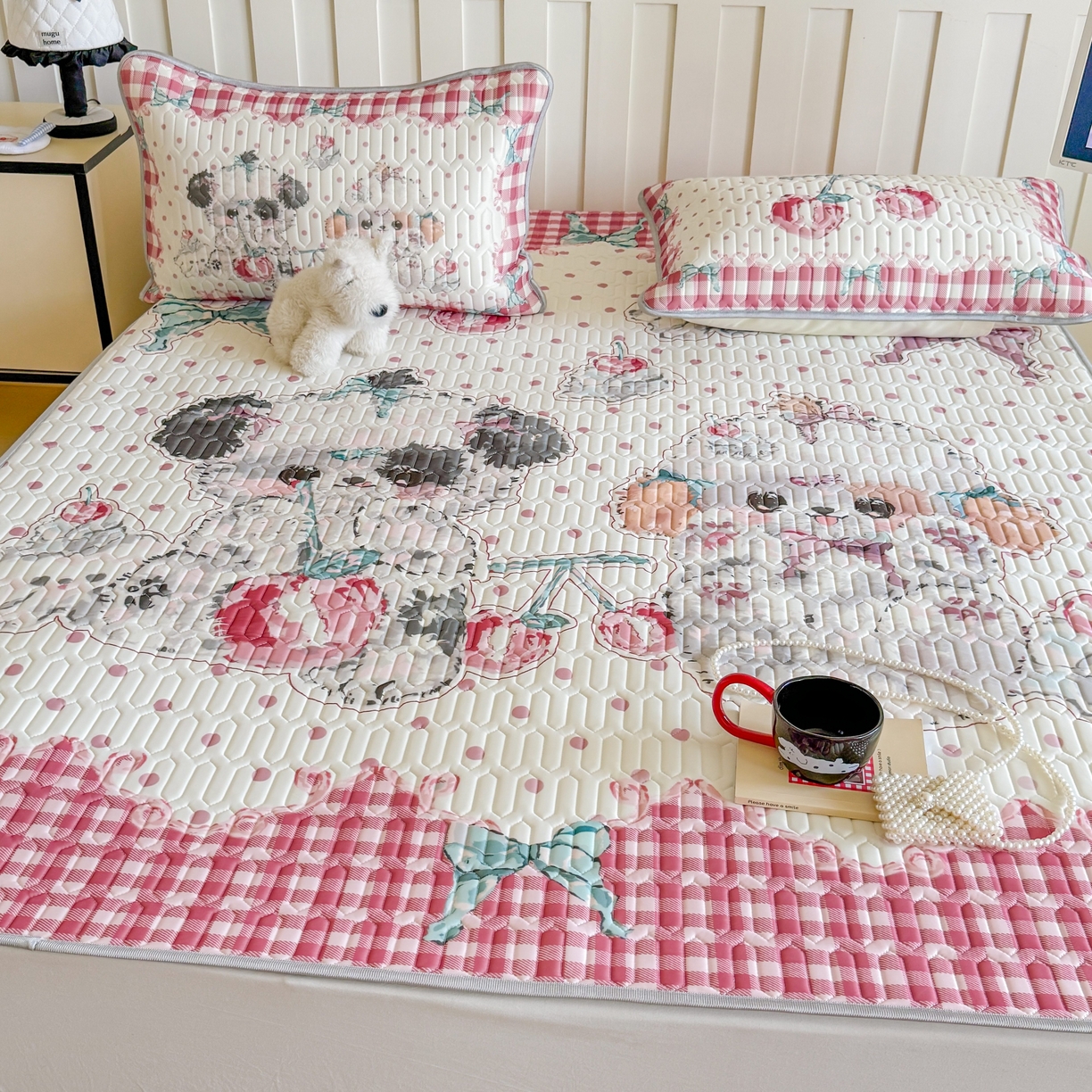 91家纺网 家纺一手货源 找家纺 顾里家纺 2026新款洛丽塔风乳胶席凉席席子三件套 樱桃小狗