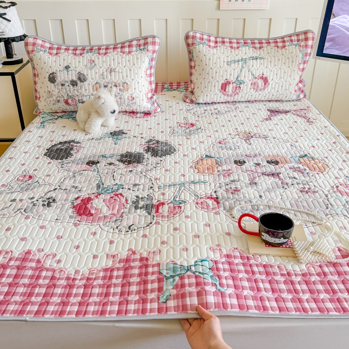 91家纺网 家纺一手货源 找家纺 顾里家纺 2026新款洛丽塔风乳胶席凉席席子三件套 樱桃小狗