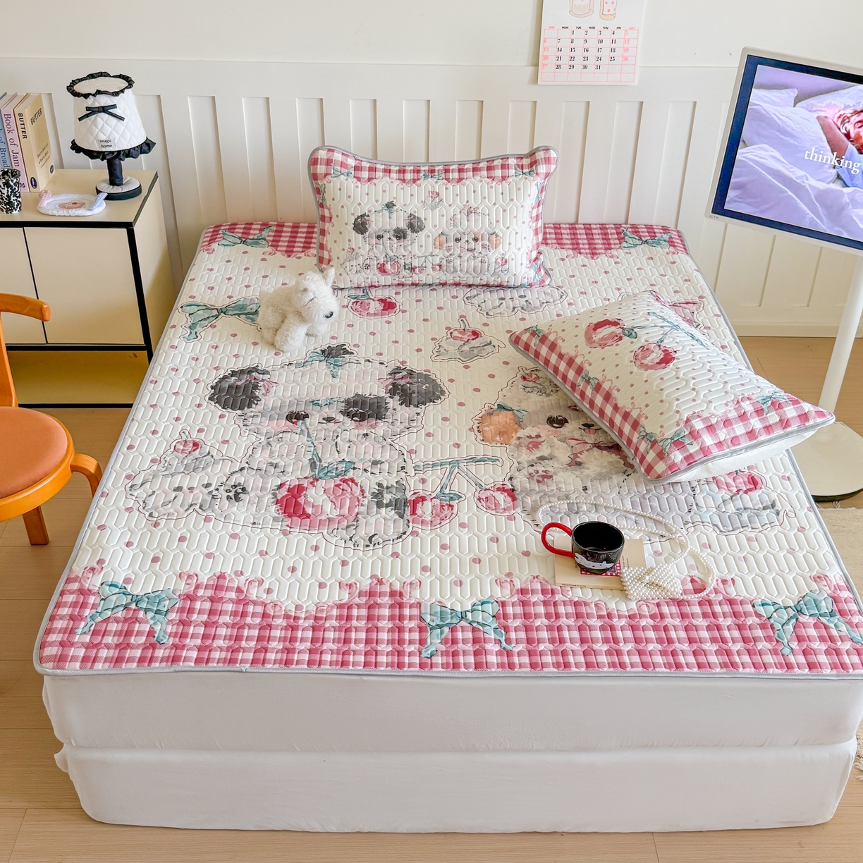 91家纺网 家纺一手货源 找家纺 顾里家纺 2026新款洛丽塔风乳胶席凉席席子三件套 樱桃小狗