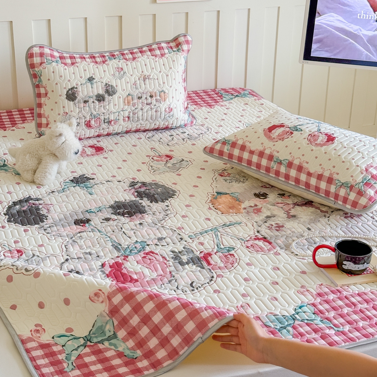 91家纺网 家纺一手货源 找家纺 顾里家纺 2026新款洛丽塔风乳胶席凉席席子三件套 樱桃小狗