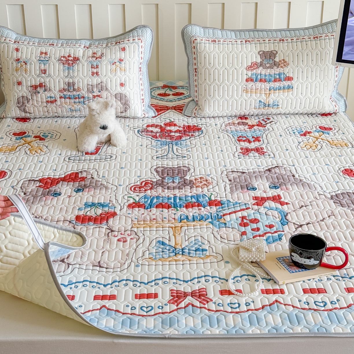 91家纺网 家纺一手货源 找家纺 顾里家纺 2026新款洛丽塔风乳胶席凉席席子三件套 小猫茶话会