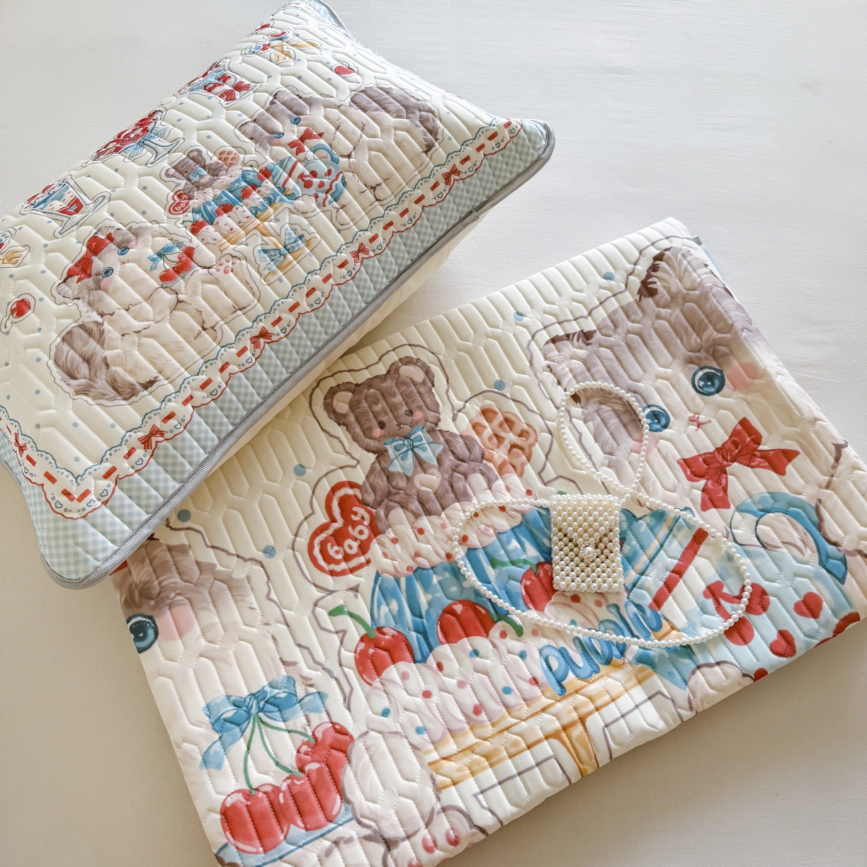 91家纺网 家纺一手货源 找家纺 顾里家纺 2026新款洛丽塔风乳胶席凉席席子三件套 小猫茶话会