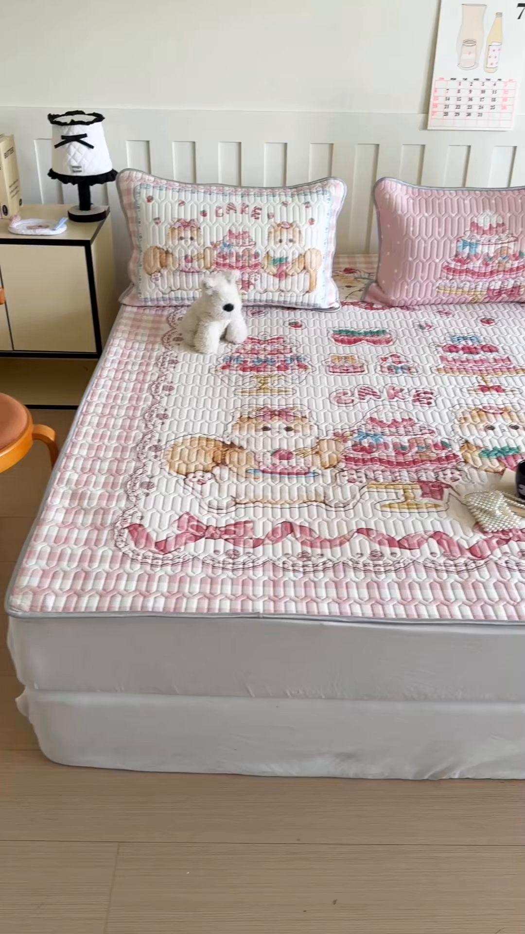 91家纺网 家纺一手货源 找家纺 顾里家纺 2026新款洛丽塔风乳胶席凉席席子三件套 草莓猫咪