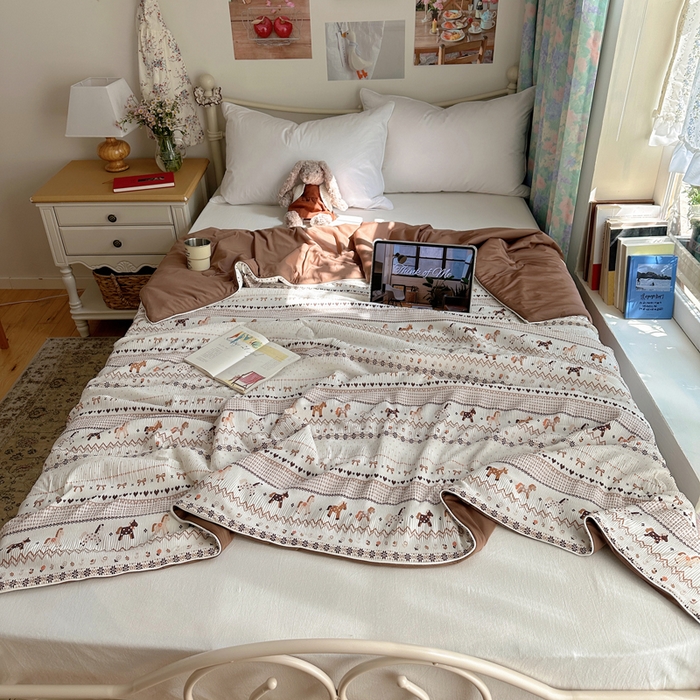 91家纺网 家纺一手货源 找家纺 顾里家纺 2026新款韩系费尔岛风泡泡凉感夏被夏凉被空调被 冰岛小马