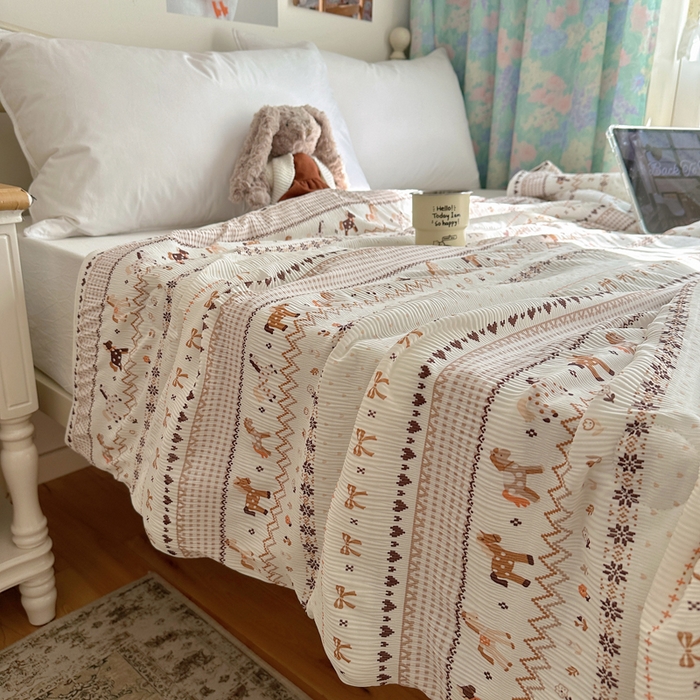 91家纺网 家纺一手货源 找家纺 顾里家纺 2026新款韩系费尔岛风泡泡凉感夏被夏凉被空调被 冰岛小马