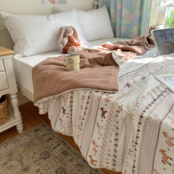 91家纺网 家纺一手货源 找家纺 顾里家纺 2026新款韩系费尔岛风泡泡凉感夏被夏凉被空调被 冰岛小马