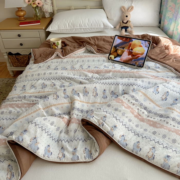 91家纺网 家纺一手货源 找家纺 顾里家纺 2026新款韩系费尔岛风泡泡凉感夏被夏凉被空调被 天使木马