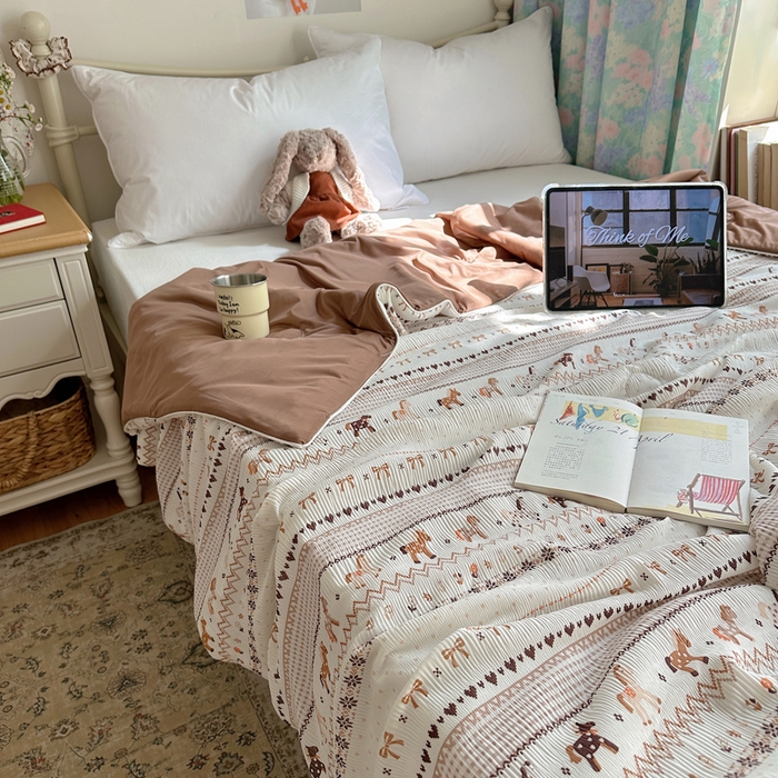 91家纺网 家纺一手货源 找家纺 顾里家纺 2026新款韩系费尔岛风泡泡凉感夏被夏凉被空调被 冰岛小马