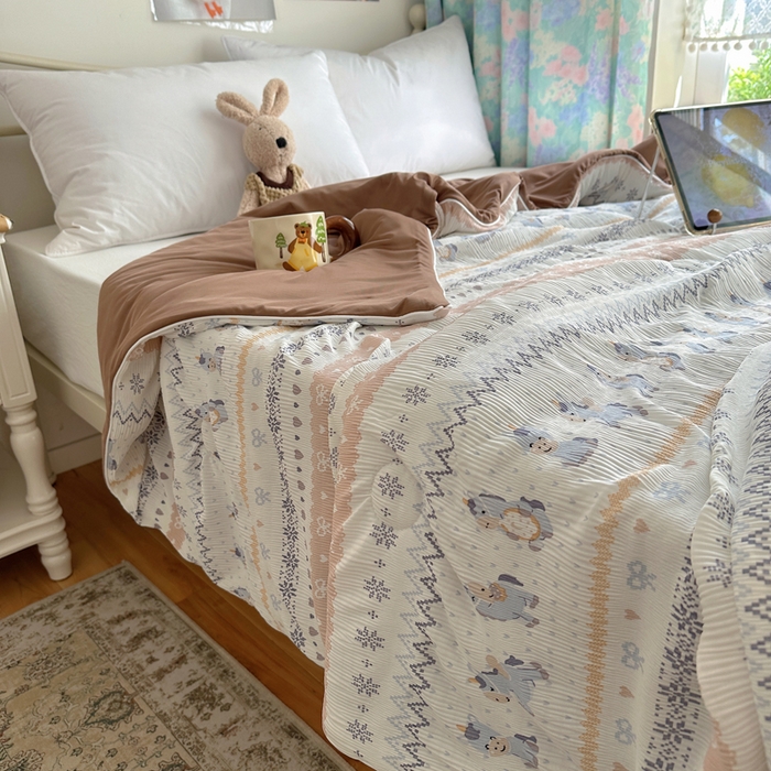 91家纺网 家纺一手货源 找家纺 顾里家纺 2026新款韩系费尔岛风泡泡凉感夏被夏凉被空调被 天使木马