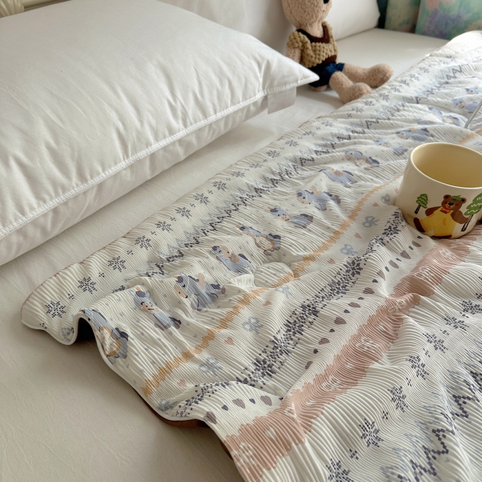 91家纺网 家纺一手货源 找家纺 顾里家纺 2026新款韩系费尔岛风泡泡凉感夏被夏凉被空调被 天使木马