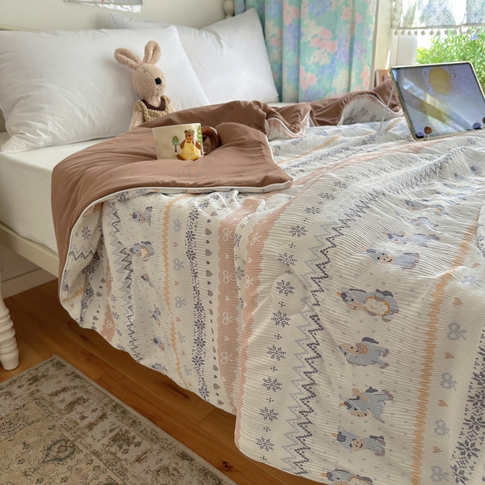 91家纺网 家纺一手货源 找家纺 顾里家纺 2026新款韩系费尔岛风泡泡凉感夏被夏凉被空调被 天使木马