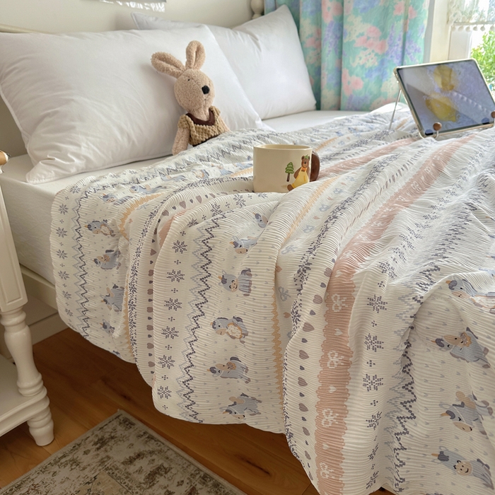 91家纺网 家纺一手货源 找家纺 顾里家纺 2026新款韩系费尔岛风泡泡凉感夏被夏凉被空调被 天使木马