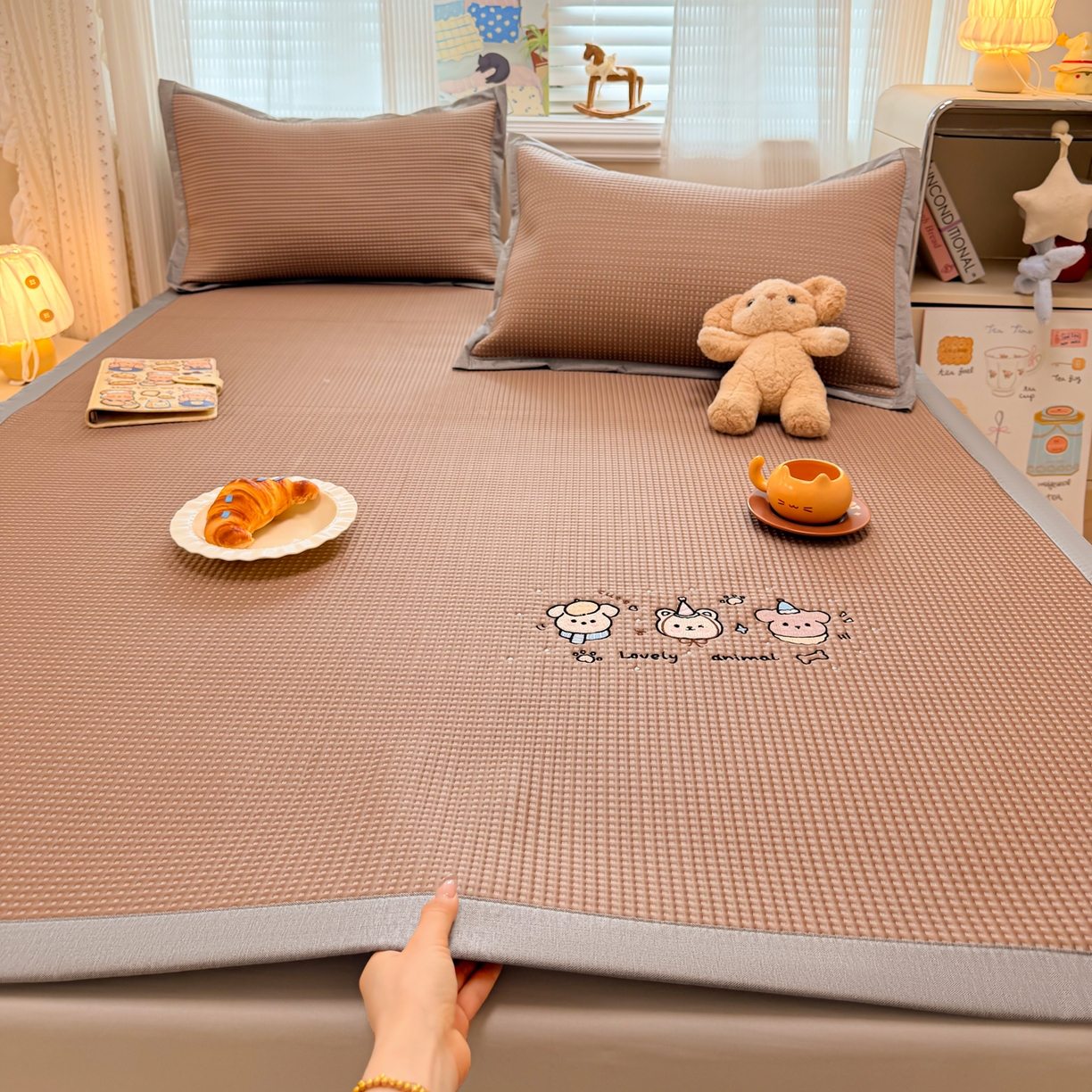 91家纺网 家纺一手货源 找家纺 慕尚家纺 2026新款凉豆豆乙纶刺绣床席床笠凉席席子-床席款 乖乖动物们