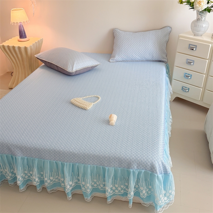 91家纺网 家纺一手货源 找家纺 富盛家纺 2026新款豆豆席床裙款三件套蕾丝刺绣法式韩版 凉豆豆—蓝