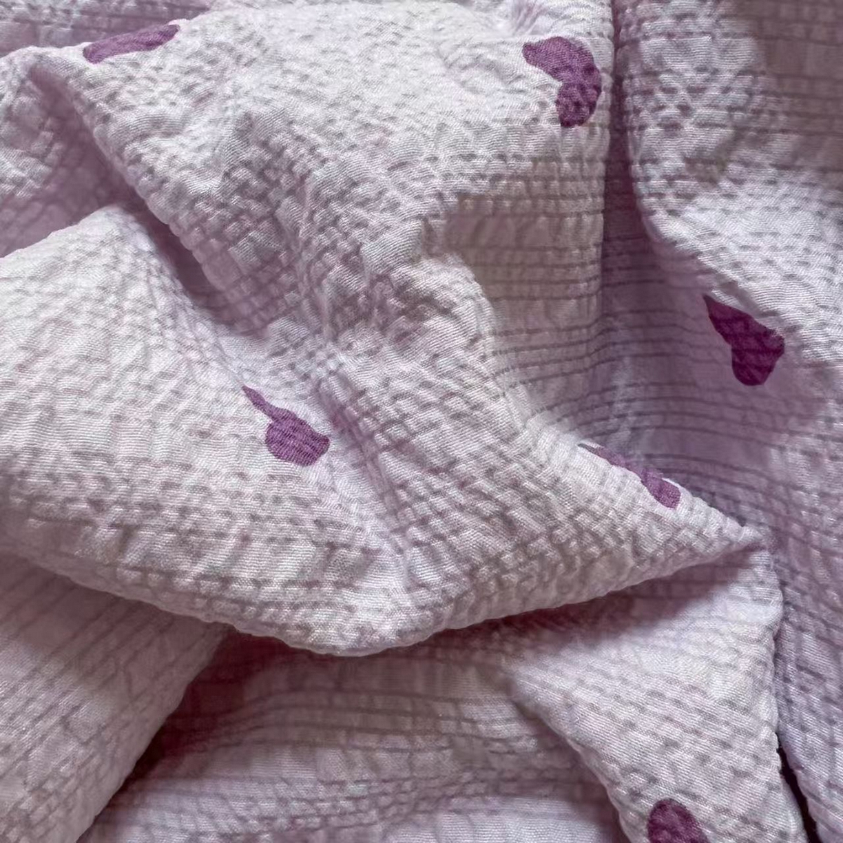 91家纺网 家纺一手货源 找家纺  梵希雅  2026新款泡芙纱夏被四件套简单款 紫爱心