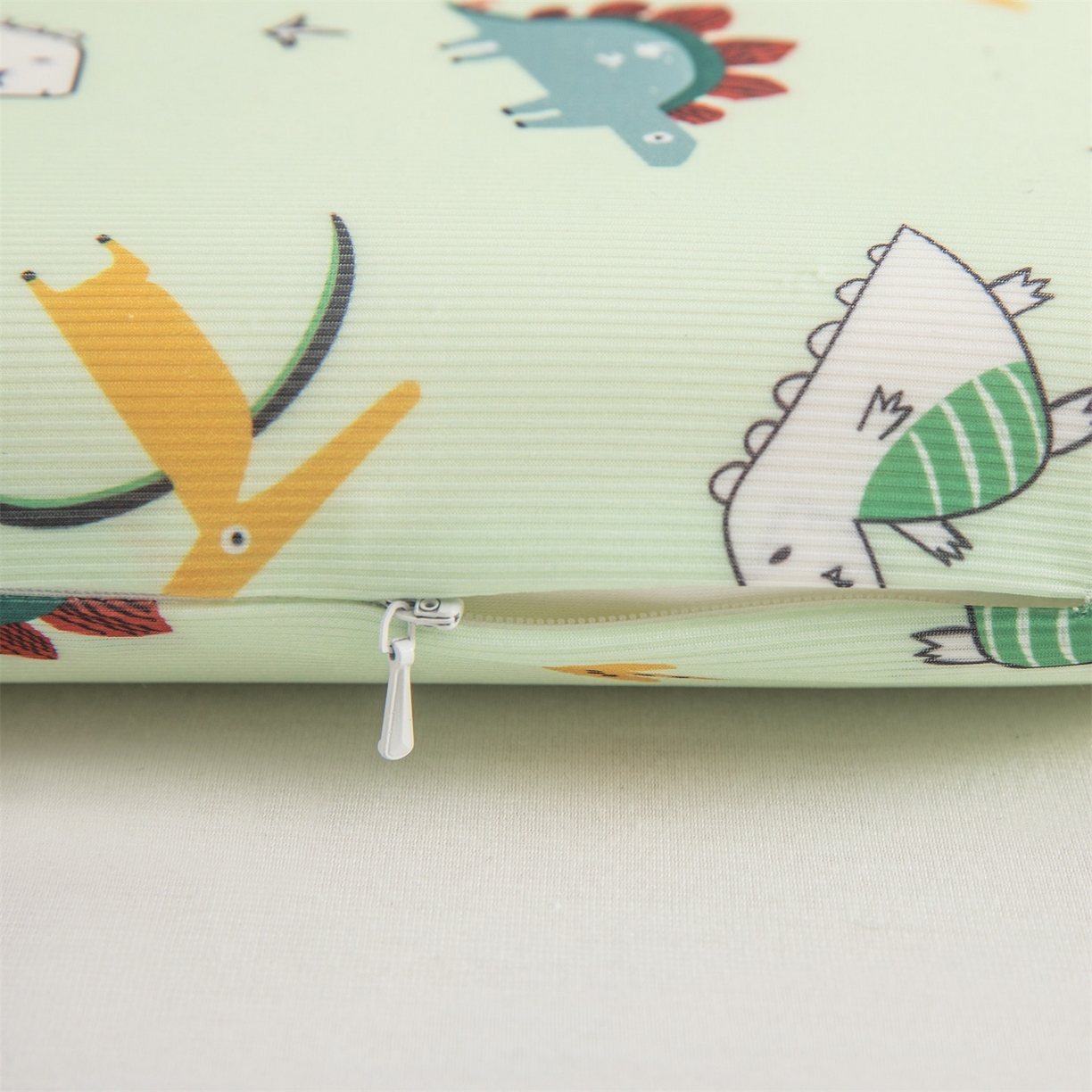 91家纺网 家纺一手货源 找家纺 麦肯锡 2026新款童趣记忆面包儿童枕 枕头枕芯 恐龙家