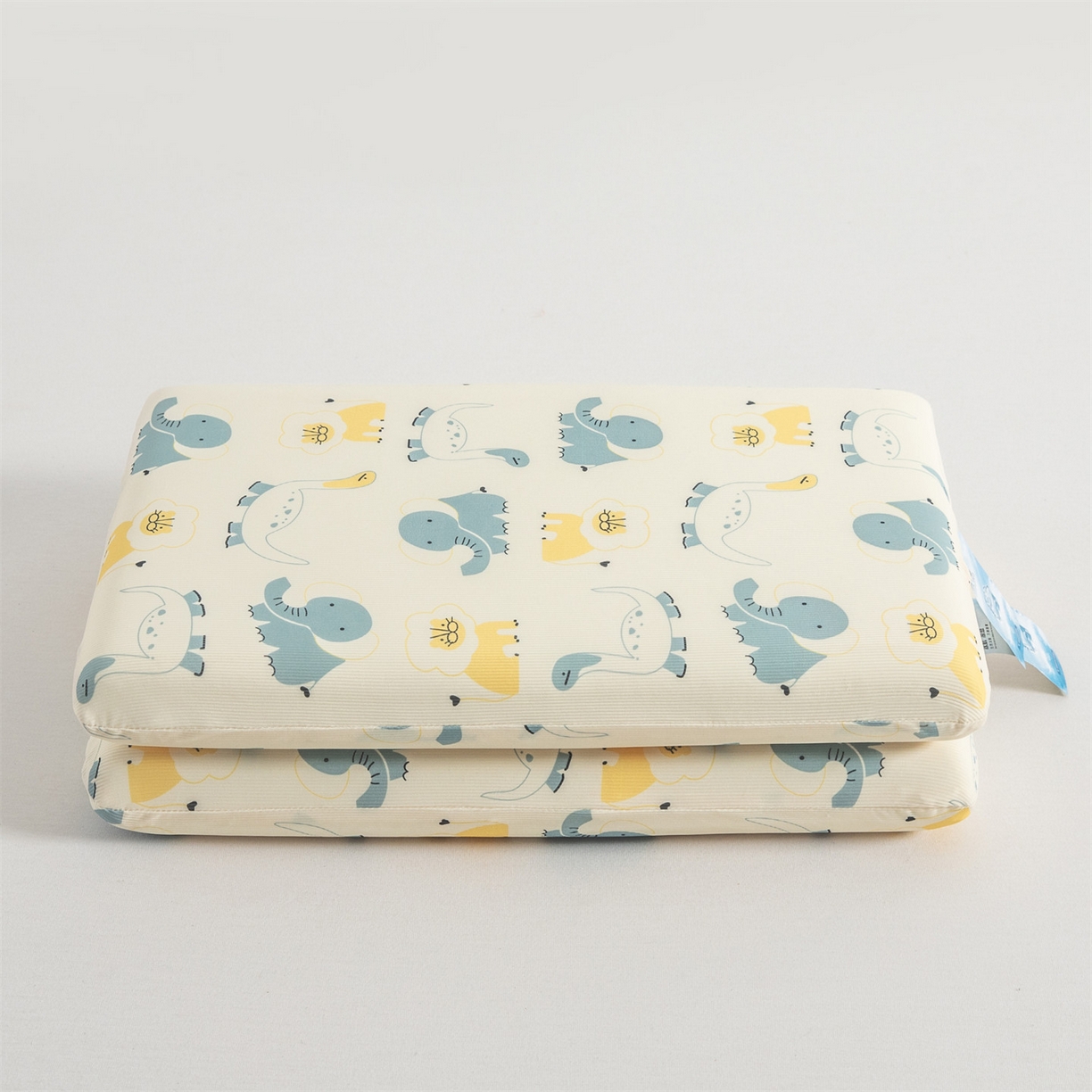 91家纺网 家纺一手货源 找家纺 麦肯锡 2026新款童趣记忆面包儿童枕 枕头枕芯 小奶龙