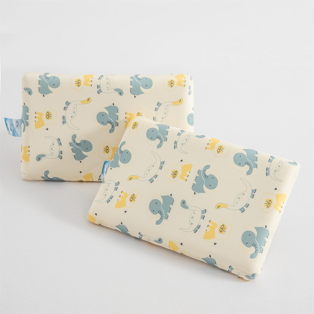 91家纺网 家纺一手货源 找家纺 麦肯锡 2026新款童趣记忆面包儿童枕 枕头枕芯 小奶龙