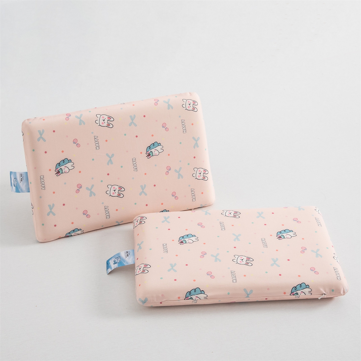 91家纺网 家纺一手货源 找家纺 麦肯锡 2026新款童趣记忆面包儿童枕 枕头枕芯 软萌兔