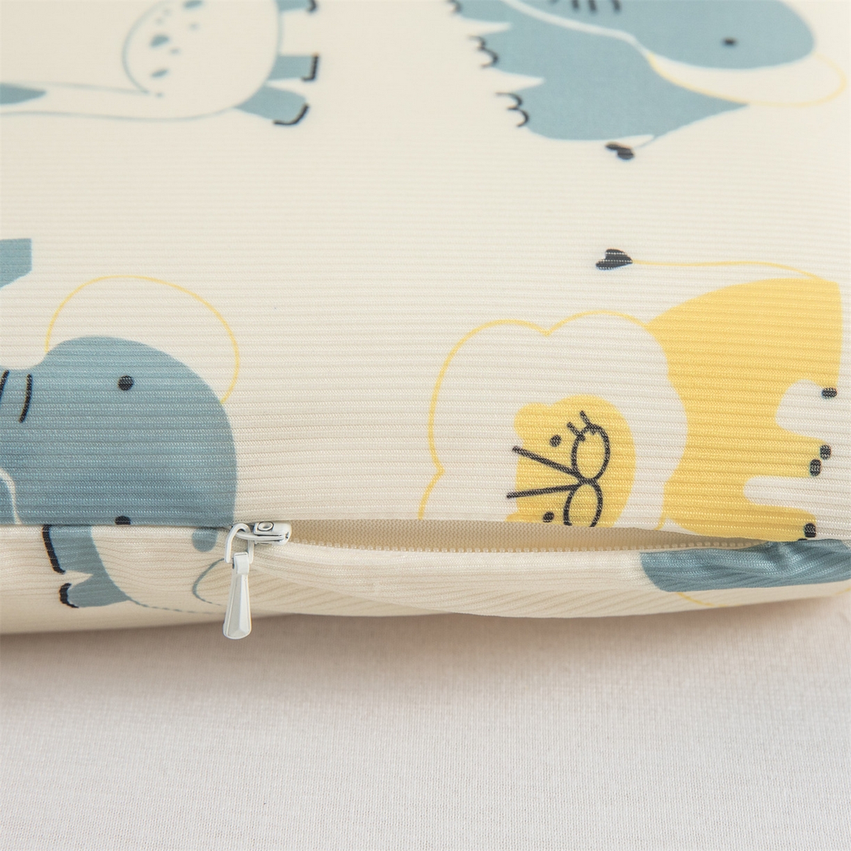 91家纺网 家纺一手货源 找家纺 麦肯锡 2026新款童趣记忆面包儿童枕 枕头枕芯 小奶龙